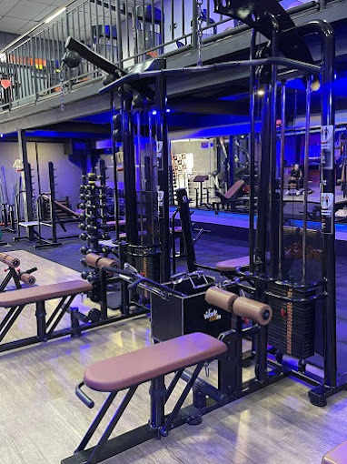 Aparelhos novos e maquinário moderno na Workout Fit Floramar